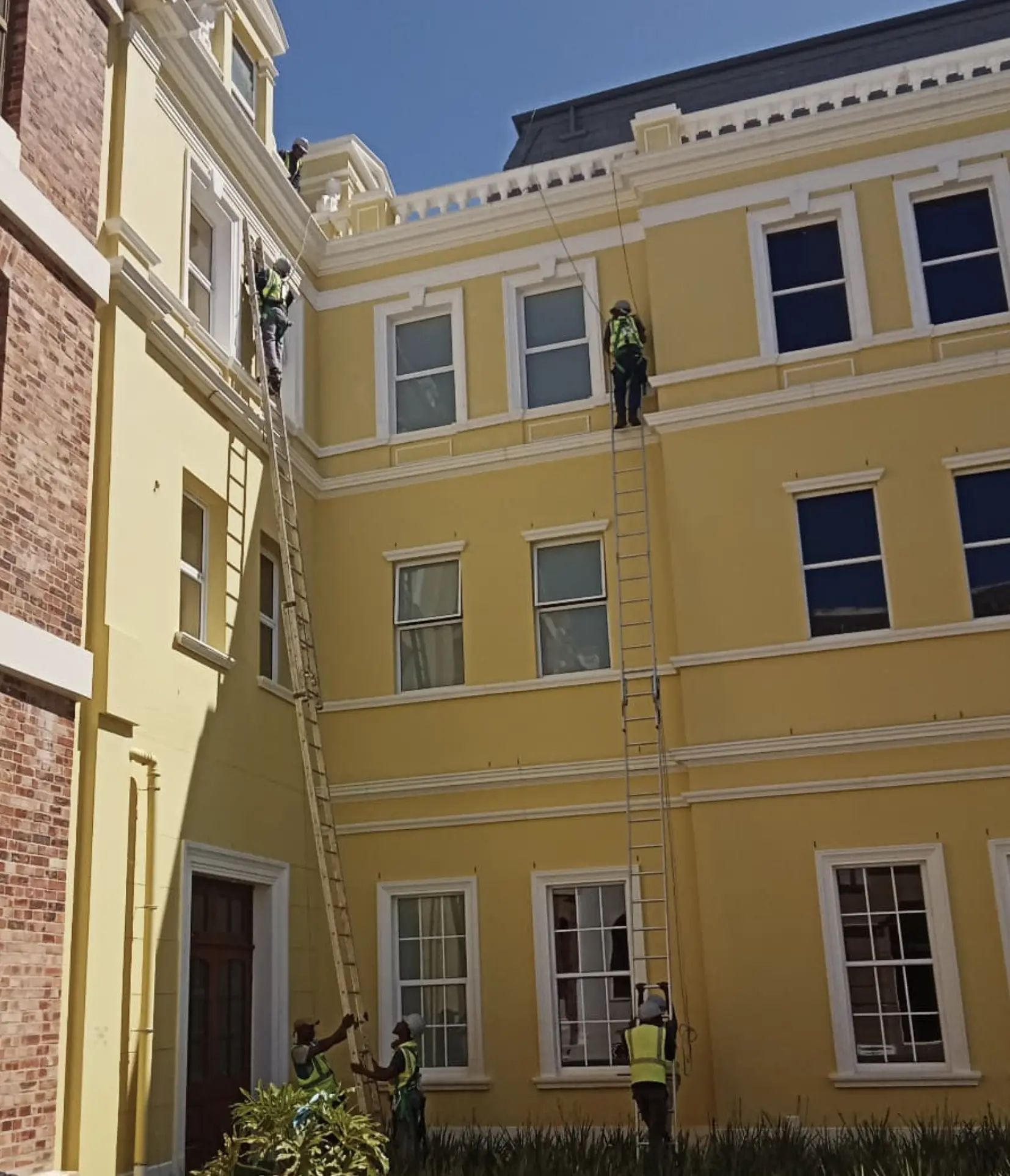 Commercial window cleaning