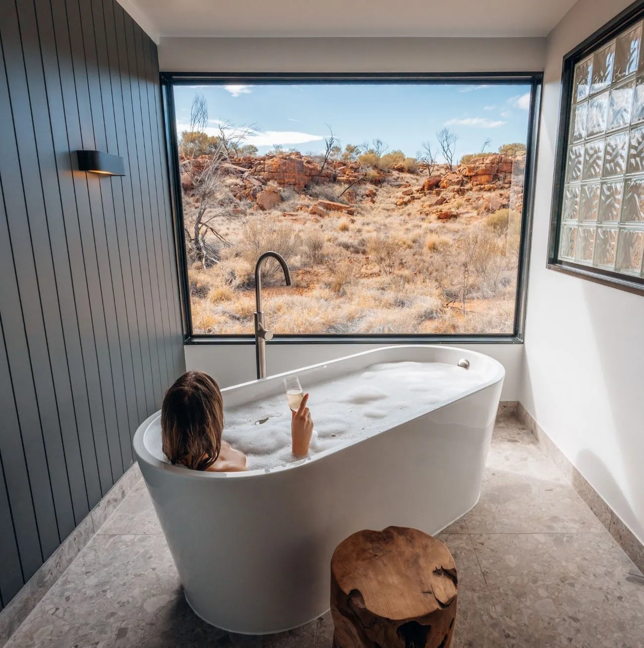 What facilities are available at Kings Canyon